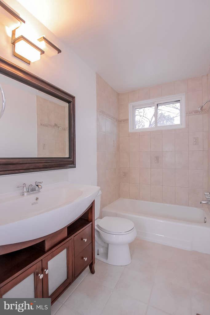 6101 Pinto Place Springfield, VA 22150 - Photo 11 of 30 Bath