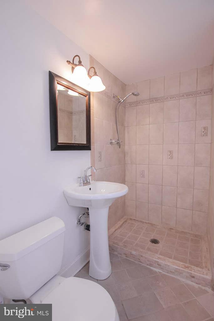 6101 Pinto Place Springfield, VA 22150 - Photo 17 of 30 Bath