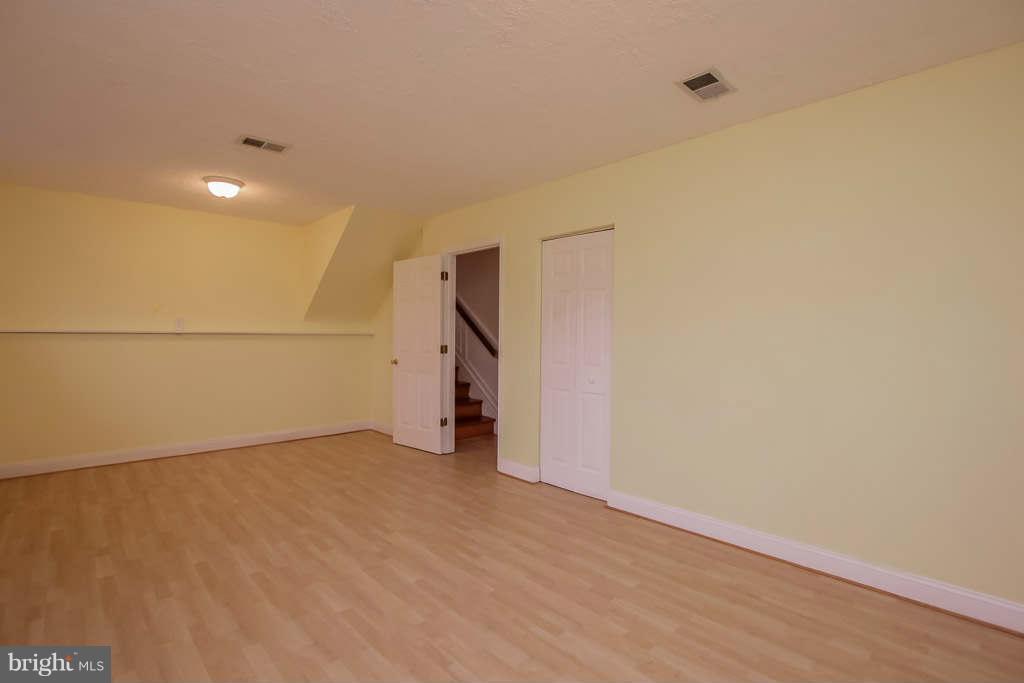 6101 Pinto Place Springfield, VA 22150 - Photo 19 of 30 Family Room