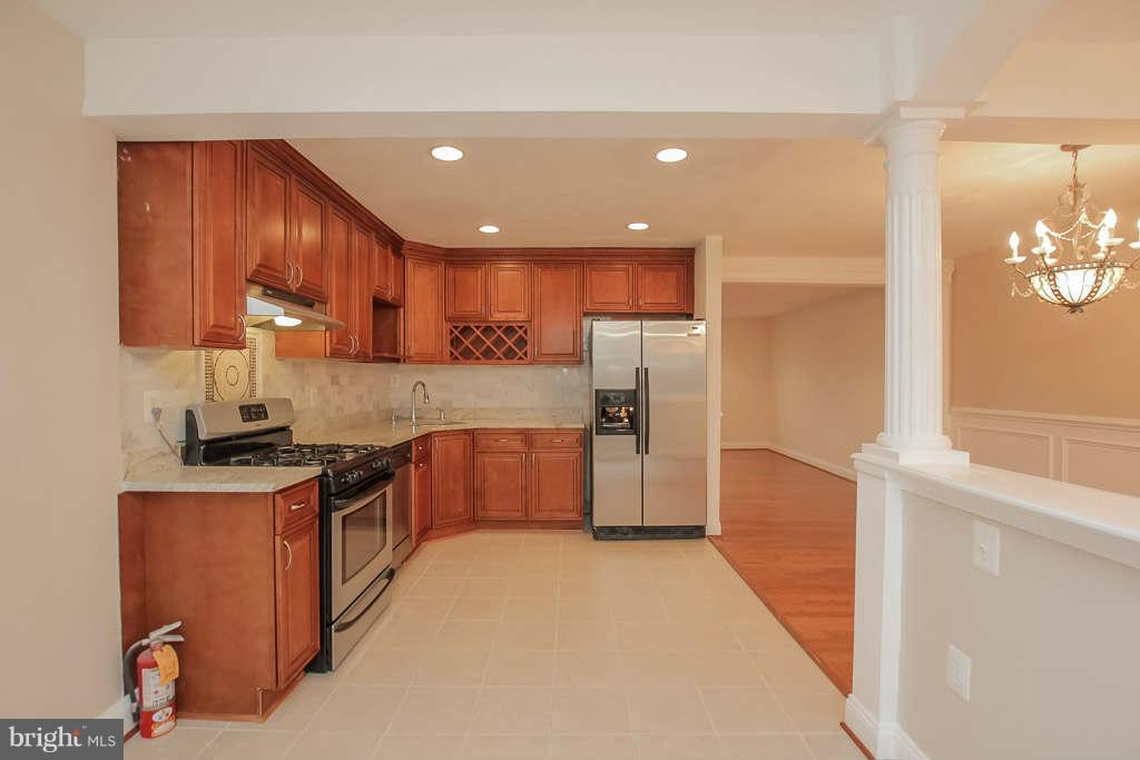 6101 Pinto Place Springfield, VA 22150 - Photo 8 of 30 Kitchen
