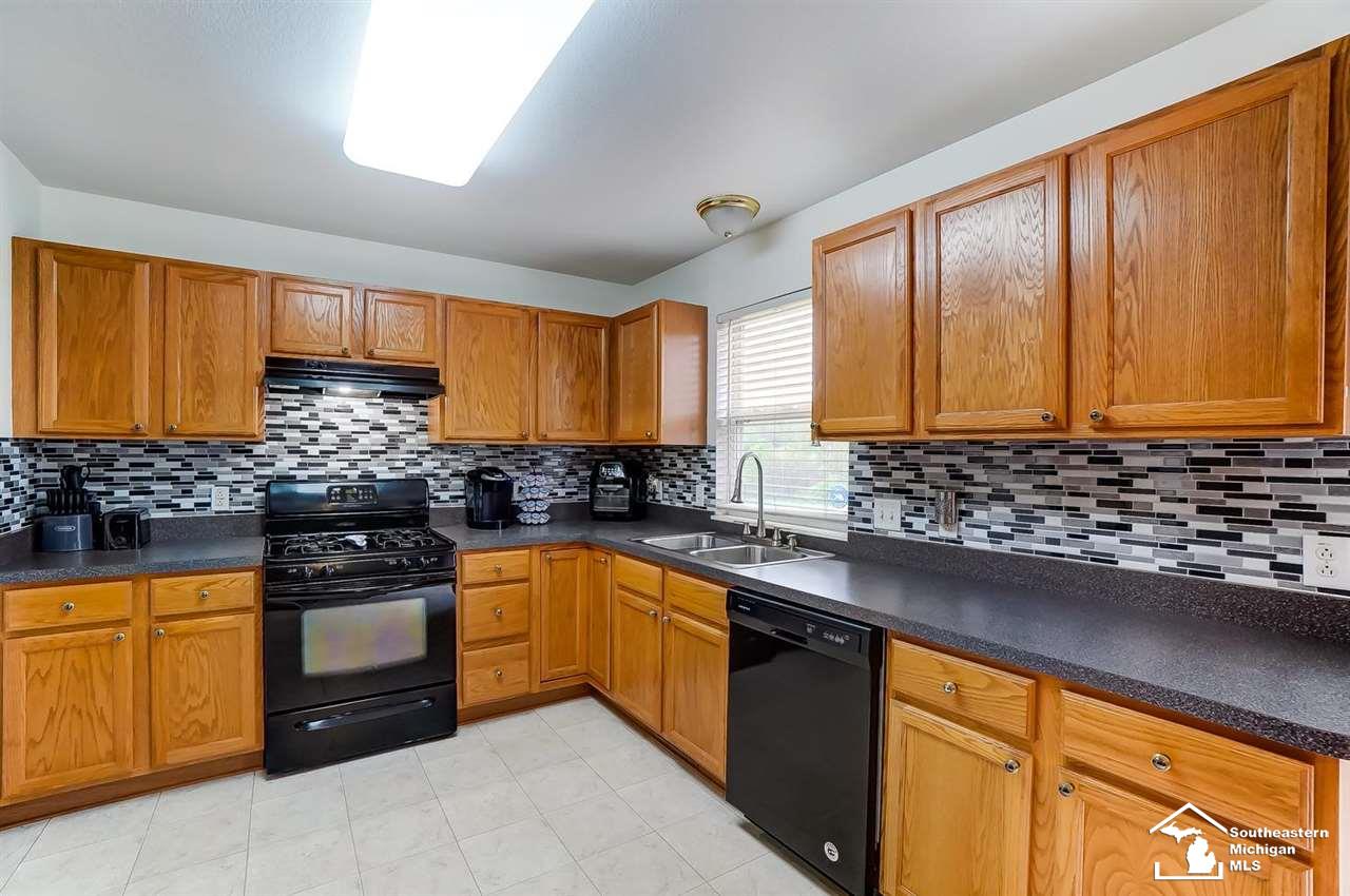869 Hunting Creek Road Temperance, MI 48182 - Photo 17 of 39 50040756-16.JPG