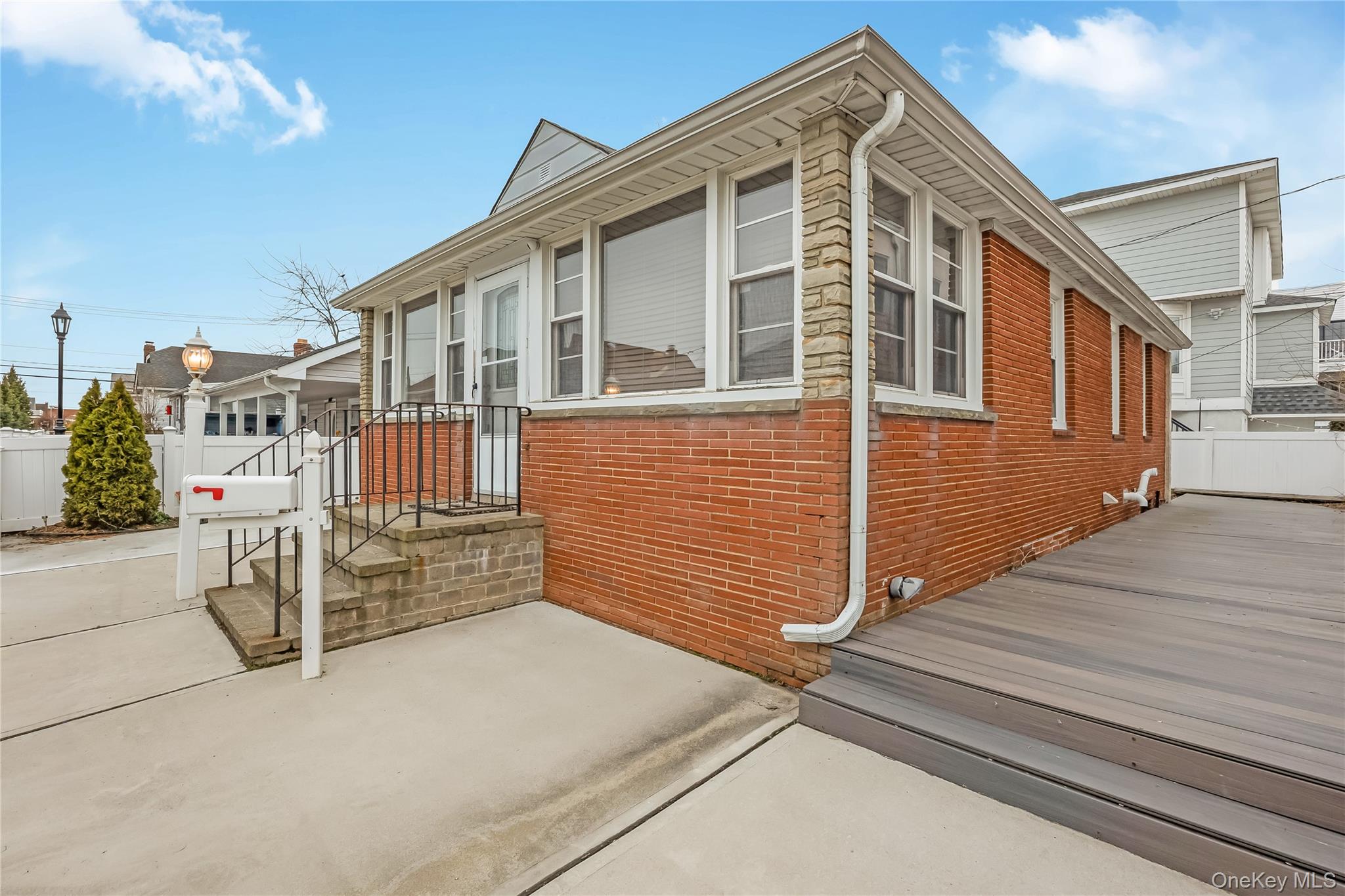 27 June Walk Long Beach, NY 11561 - Photo 6 of 20 a front view of a house with wooden fence