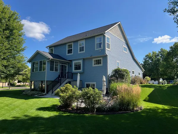 $689,700 | 2454 Sand Stone Place, Woodbury, MN 55129