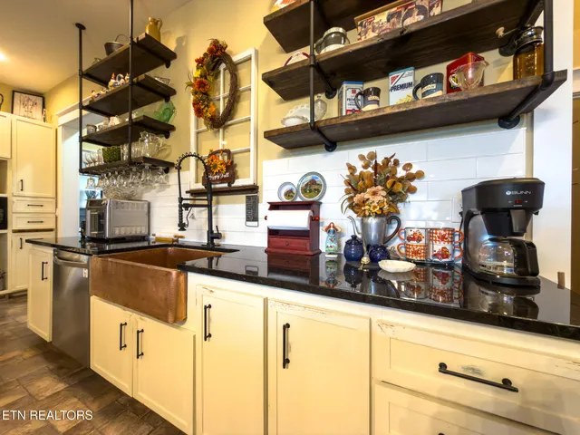 $1,150,000 | 791 Highway 113, White Pine, TN 37890