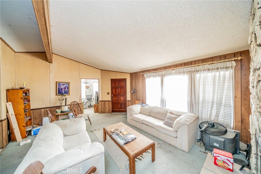 19384 El Rivino Road Bloomington, CA 92316 - Photo 8 of 31 Gallery Image 8