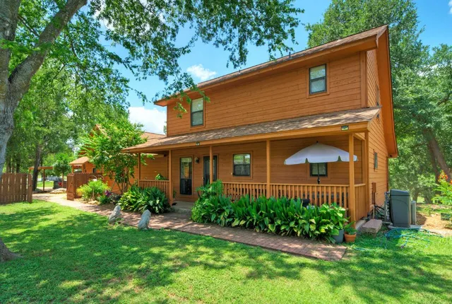 $650,000 | 828 Water Street, Manor, TX 78653