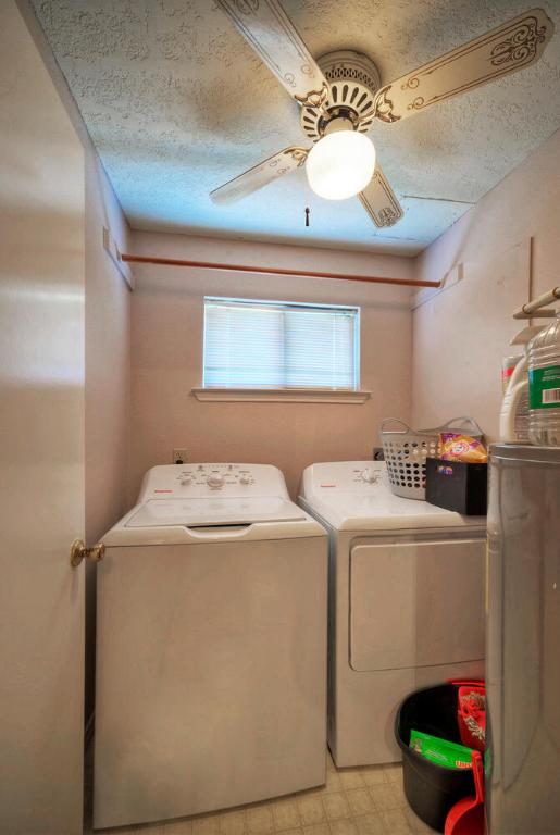 828 Water Street Manor, TX 78653 - Photo 9 of 19 a utility room with dryer and washer