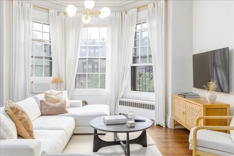 $925,000 | 133 Marlborough Street, Unit 7, Boston, MA 02116