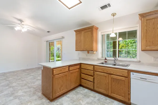 $415,000 | 14978 Oak Knoll Drive, Red Bluff, CA 96080