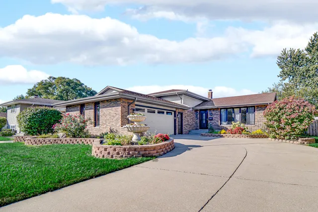 $385,000 | 8760 Madison Avenue, Munster, IN 46321