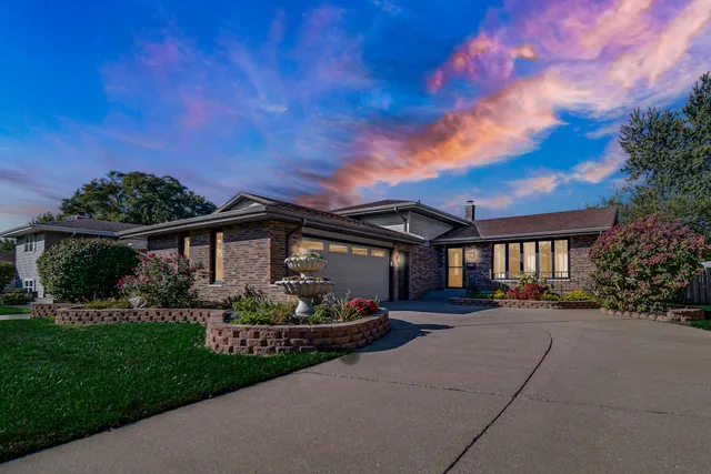 $385,000 | 8760 Madison Avenue, Munster, IN 46321