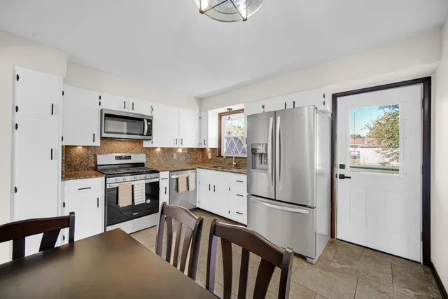 $385,000 | 8760 Madison Avenue, Munster, IN 46321