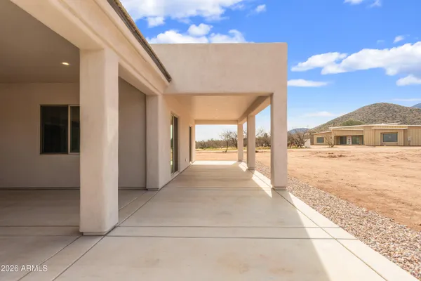 a view of livingroom with furniture