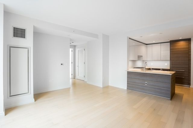 $1,130,000 | 1 Franklin Street, Unit 1810, Boston, MA 02110