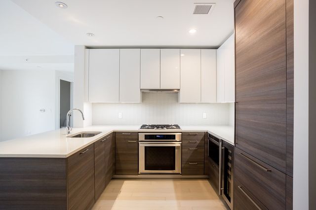 $1,130,000 | 1 Franklin Street, Unit 1810, Boston, MA 02110