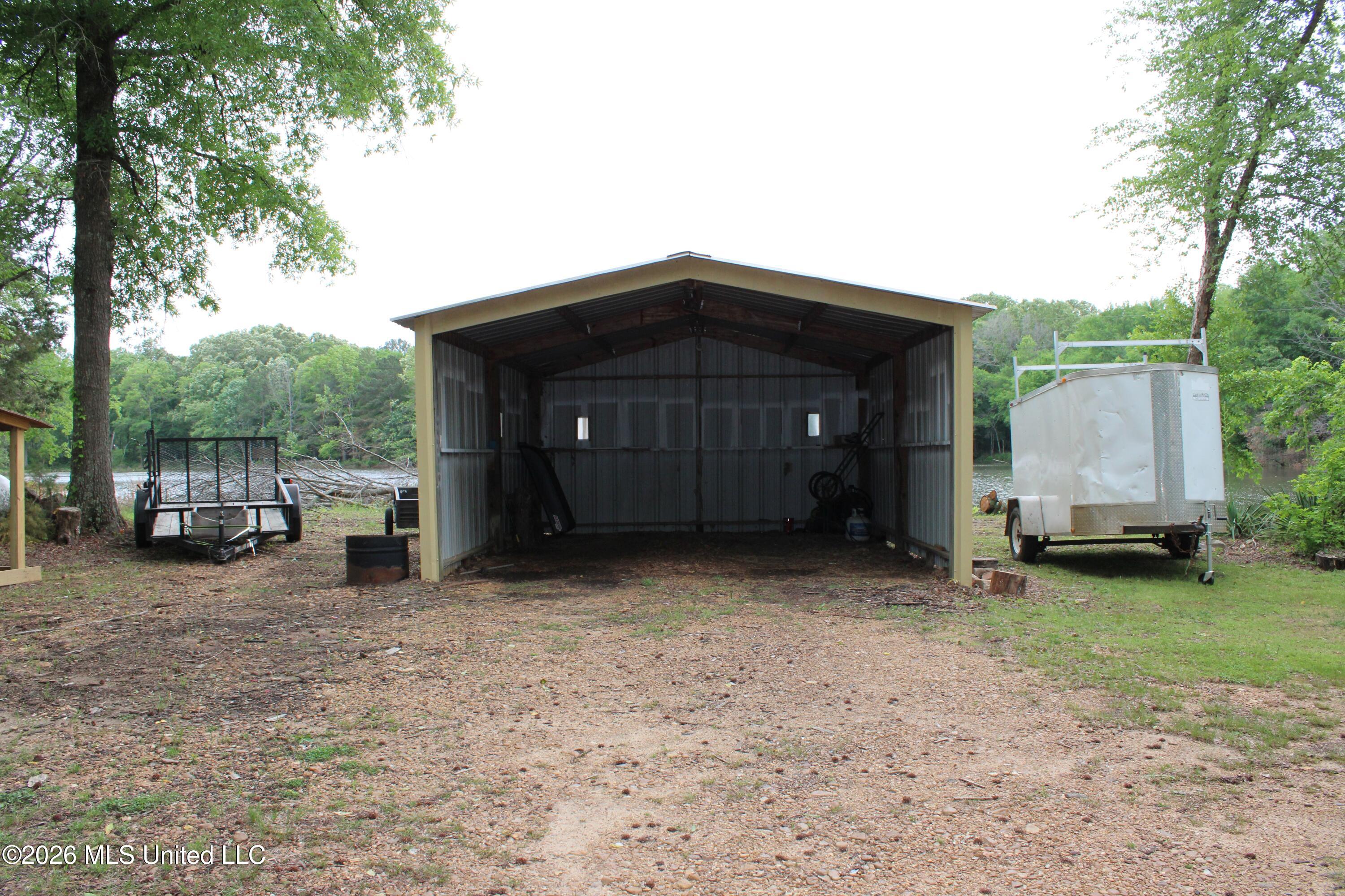 531 Pepper Tree Lane Senatobia, MS 38668 - Photo 4 of 20 Detached Carport