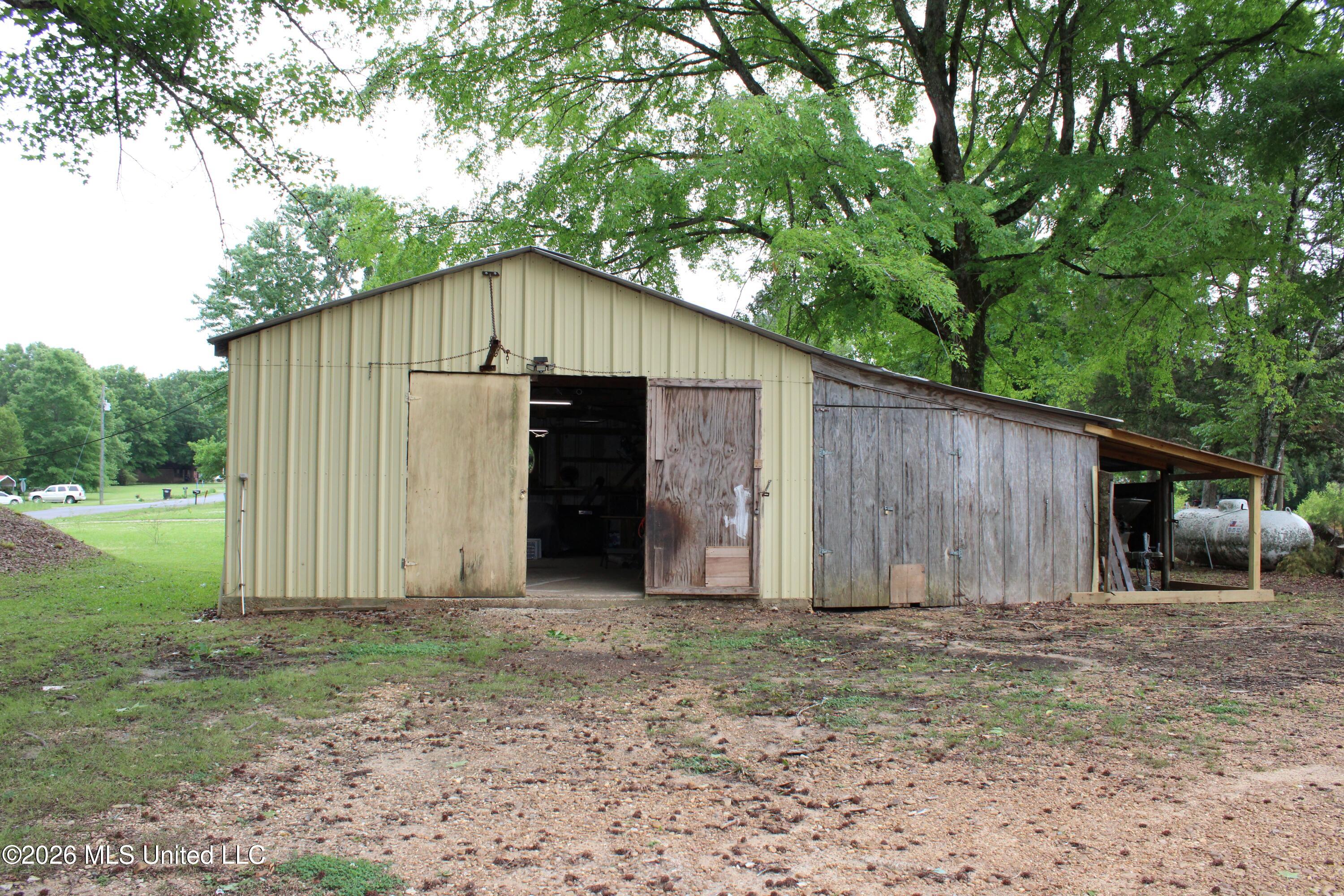 531 Pepper Tree Lane Senatobia, MS 38668 - Photo 5 of 20 Workshop