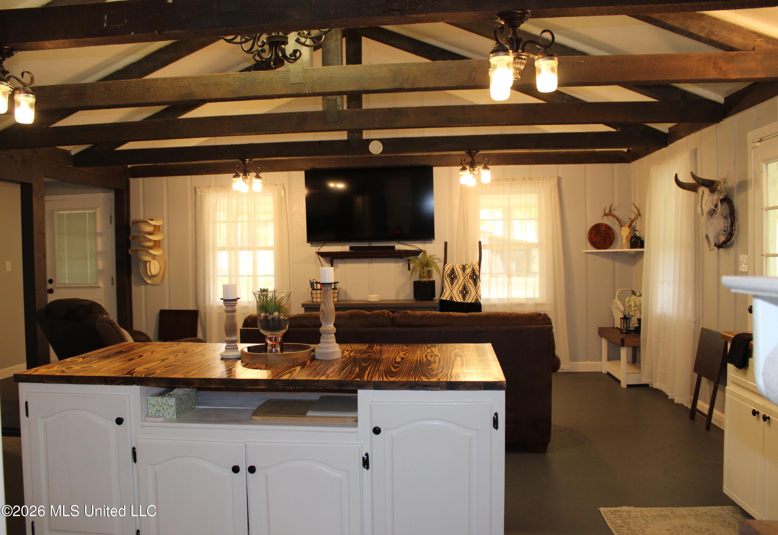 531 Pepper Tree Lane Senatobia, MS 38668 - Photo 10 of 20 Kitchen island