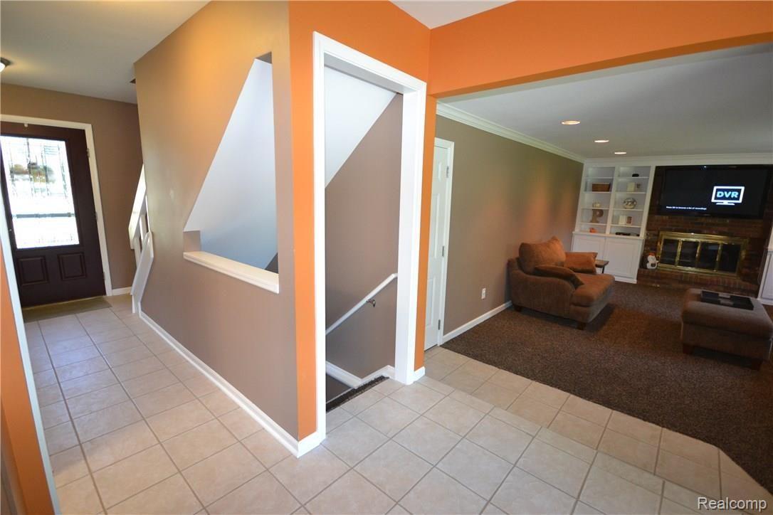 35870 Fredericksburg Road Farmington, MI 48331 - Photo 22 of 45 5 Living.JPG