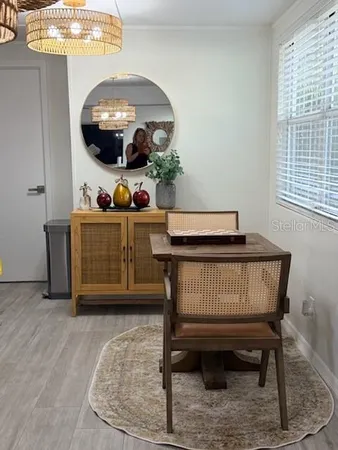 a view of livingroom with furniture