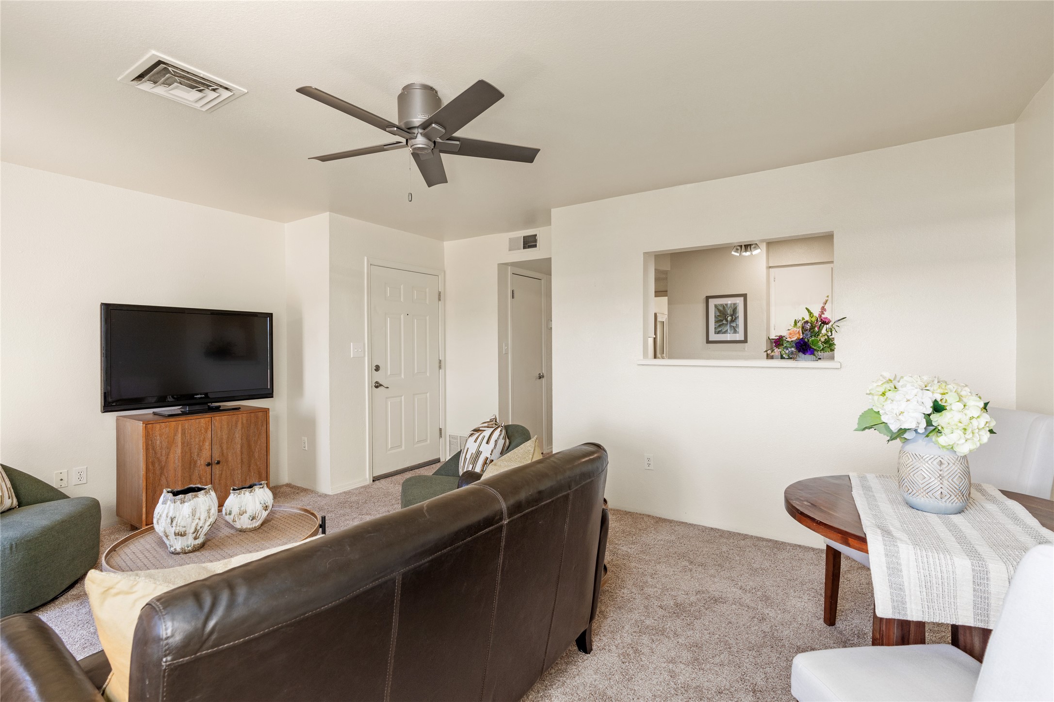 2210 Miguel Chavez Road, Unit 1423 Santa Fe, NM 87505 - Photo 6 of 26 living room