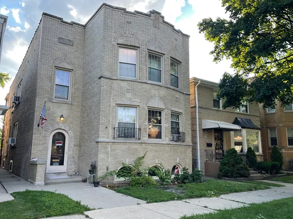 $2,500 | 5832 North Virginia Avenue, Unit 2, Chicago, IL 60659