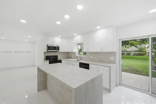 $4,900 | 22384 Thousand Pines Lane, Boca Raton, FL 33428