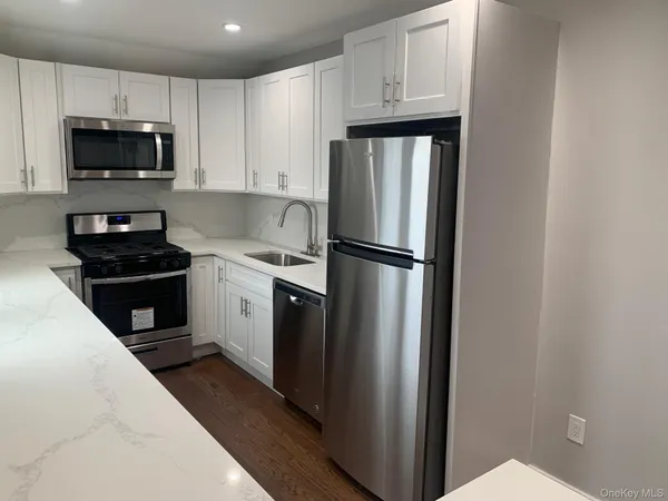 $2,850 | 71 Lannon Place, Unit D, Port Washington, NY 11050