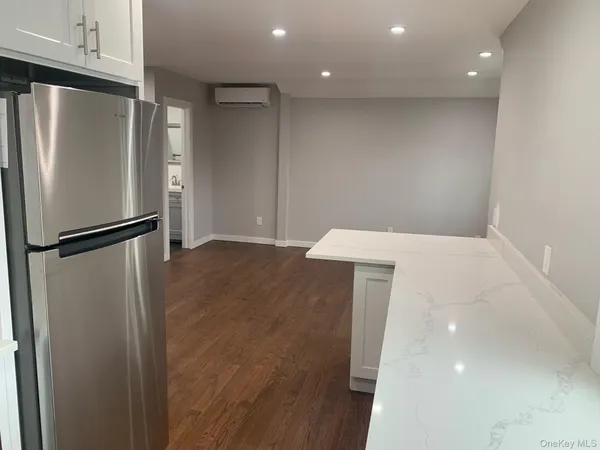 $2,850 | 71 Lannon Place, Unit D, Port Washington, NY 11050