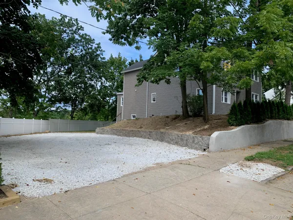 $2,850 | 71 Lannon Place, Unit D, Port Washington, NY 11050