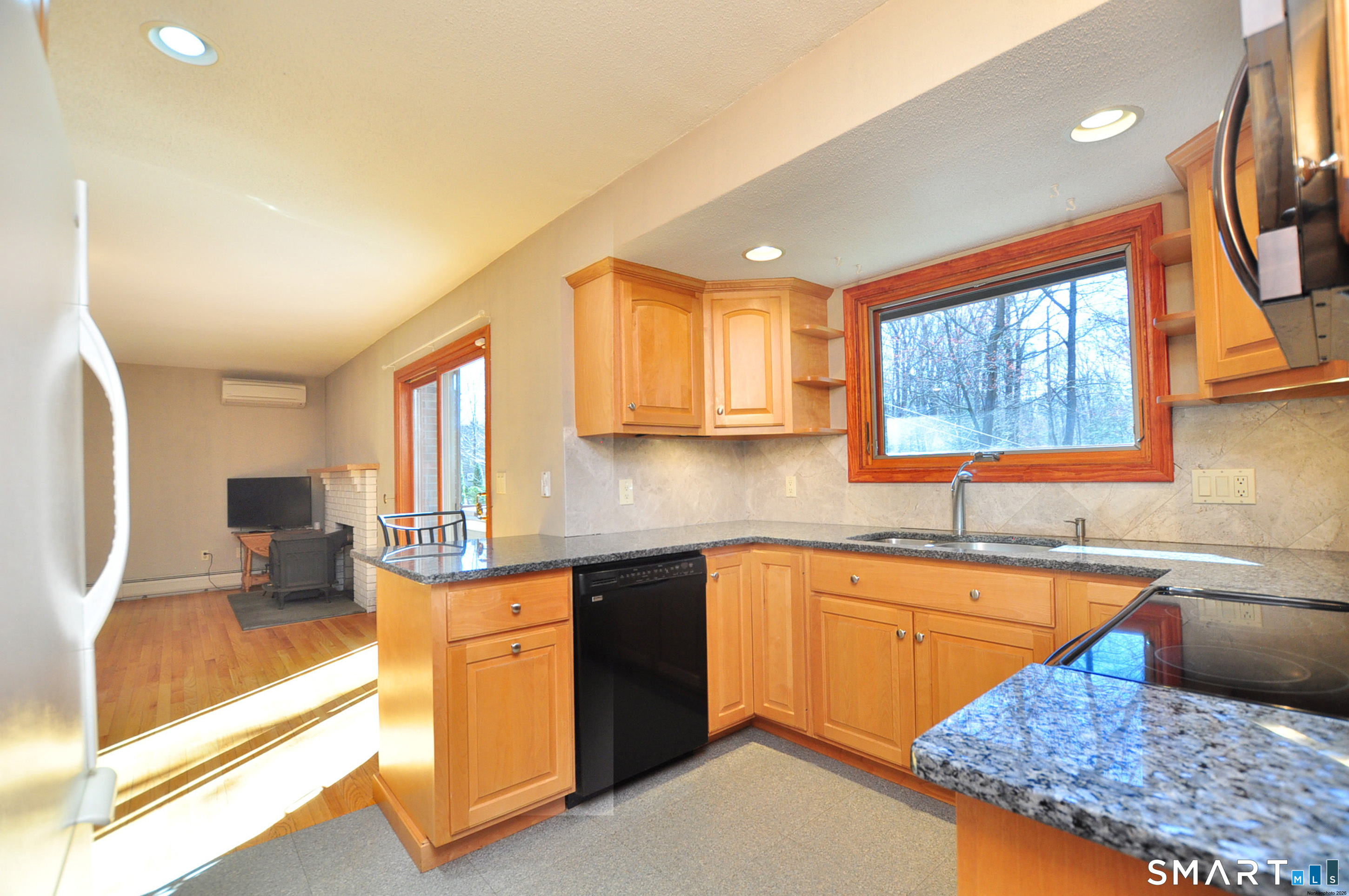 19 West Woods Road Burlington, CT 06013 - Photo 12 of 40