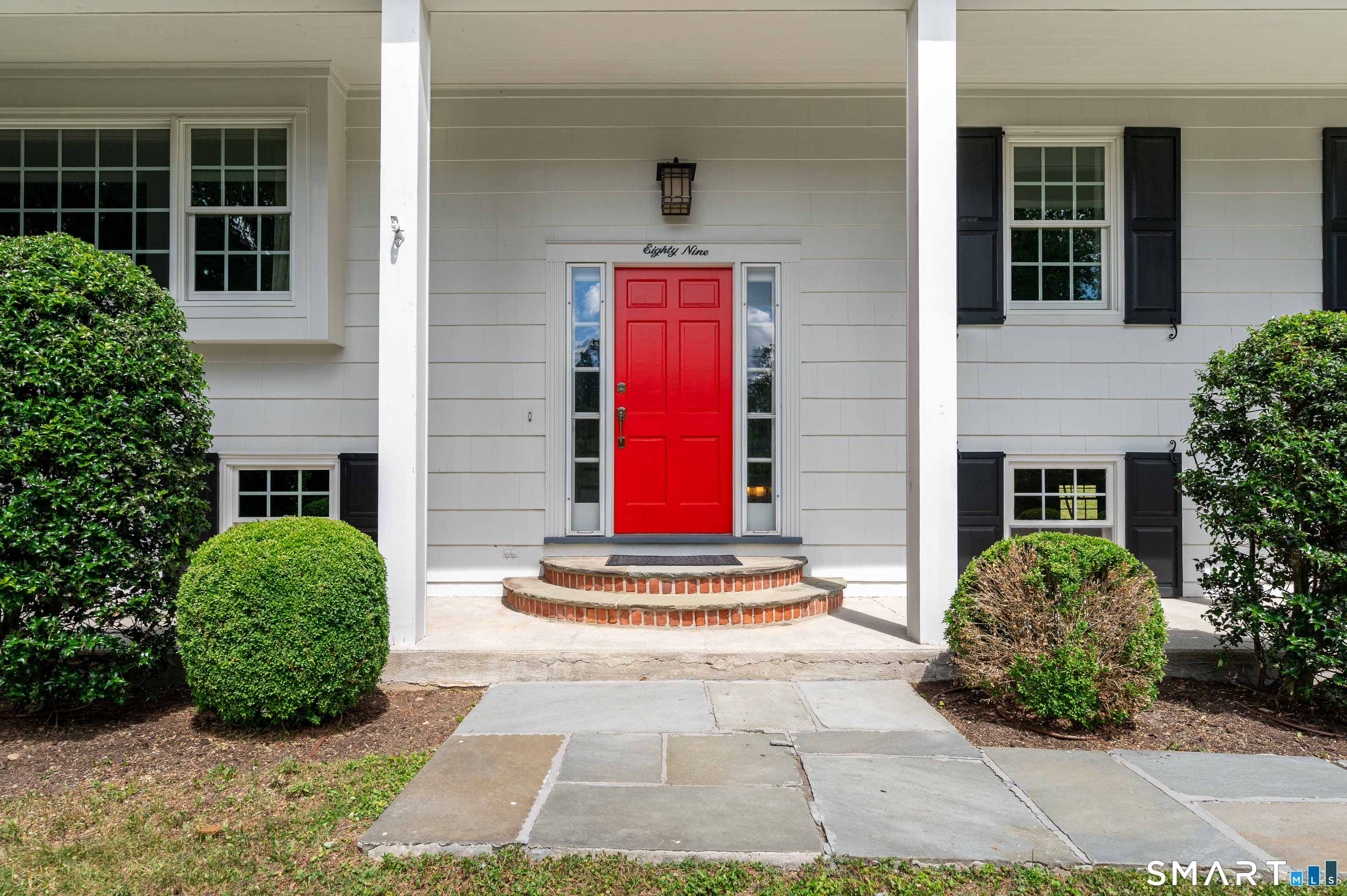 89 Eastover Road Stamford, CT 06905 - Photo 3 of 36