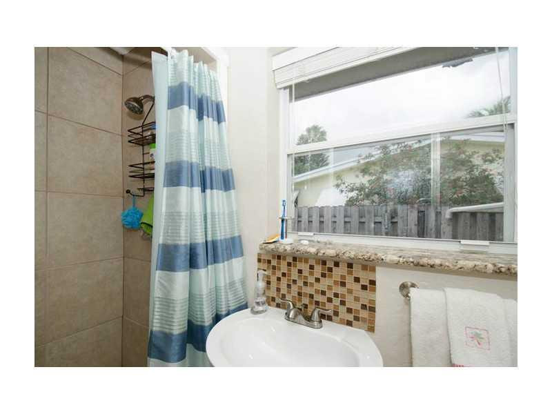 1901 Northeast 27th Street Lighthouse Point, FL 33064 - Photo 13 of 14 Bathroom