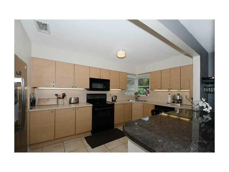 1901 Northeast 27th Street Lighthouse Point, FL 33064 - Photo 4 of 14 Kitchen