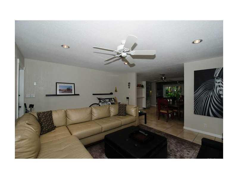 1901 Northeast 27th Street Lighthouse Point, FL 33064 - Photo 7 of 14 Living Room
