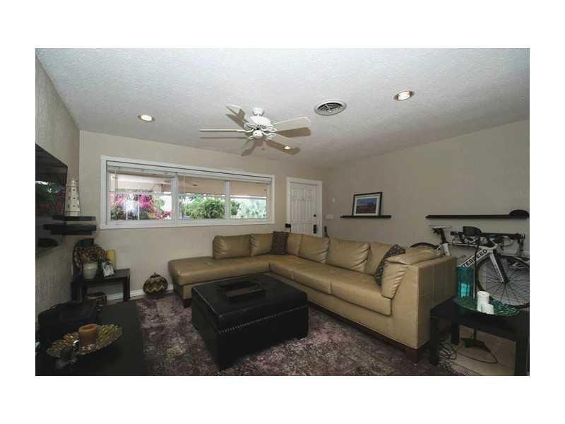 1901 Northeast 27th Street Lighthouse Point, FL 33064 - Photo 8 of 14 Living Room