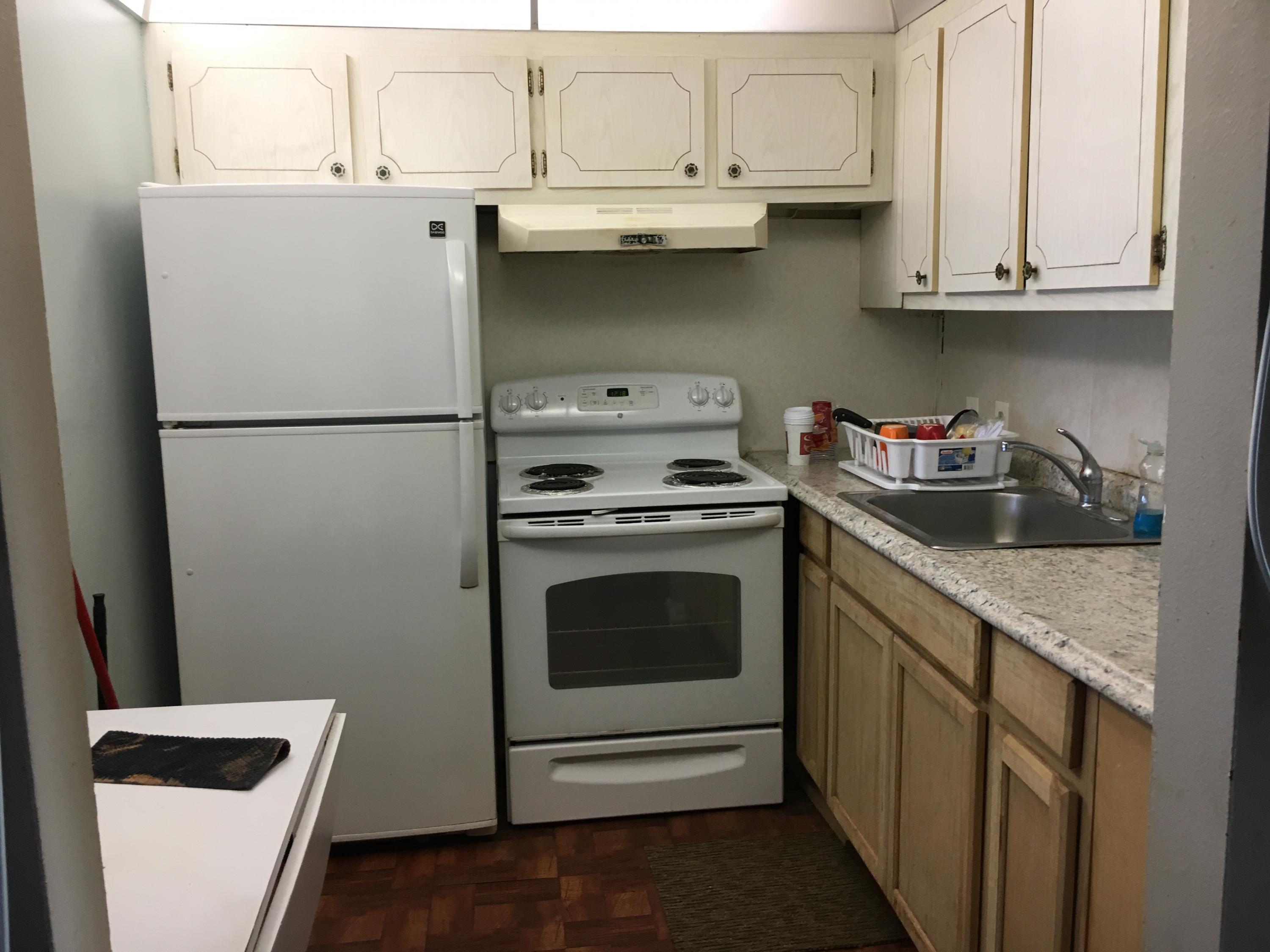 189 Mansfield East, Unit 189 Boca Raton, FL 33434 - Photo 3 of 10 Kitchen