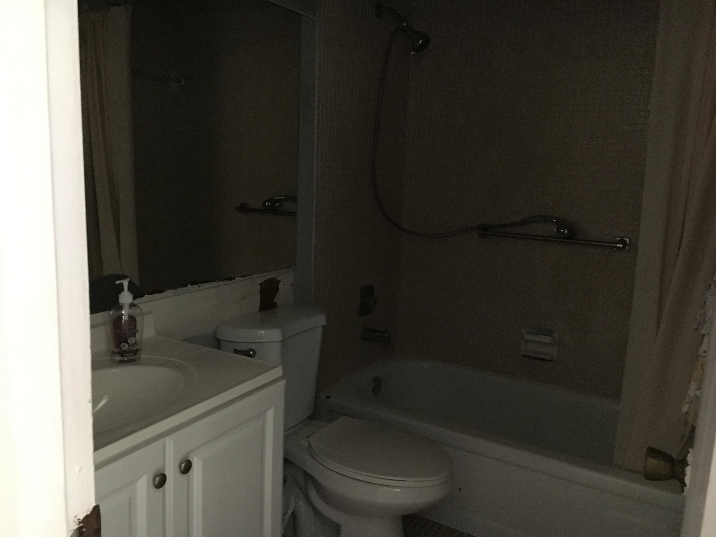 189 Mansfield East, Unit 189 Boca Raton, FL 33434 - Photo 6 of 10 Bathroom