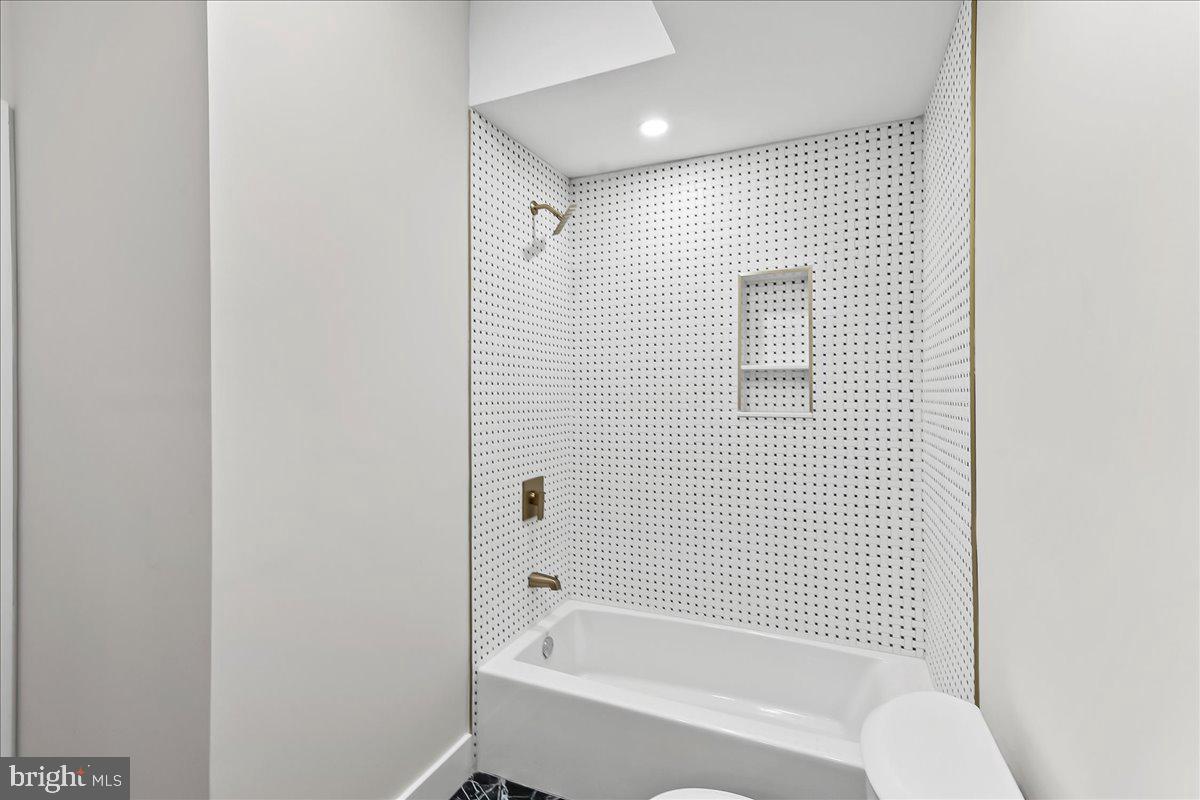 2034 Reed Street Philadelphia, PA 19146 - Photo 25 of 55 2nd Floor Full Hall Bath