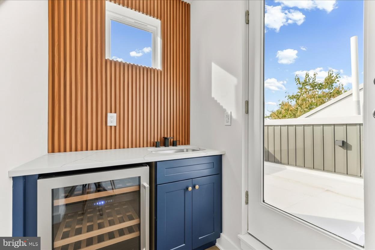 2034 Reed Street Philadelphia, PA 19146 - Photo 39 of 55 Wet Bar to Roof Top