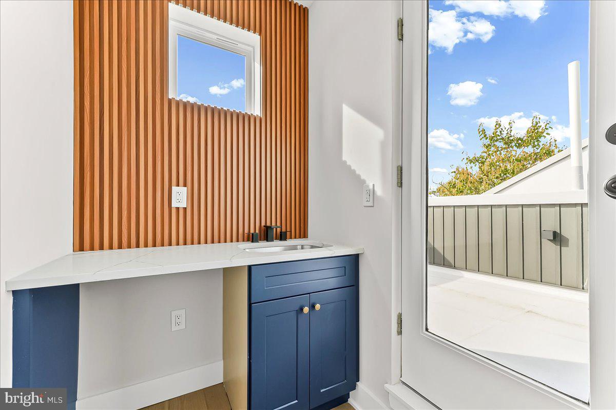 2034 Reed Street Philadelphia, PA 19146 - Photo 40 of 55 4th Floor Wet Bar to Roof Top