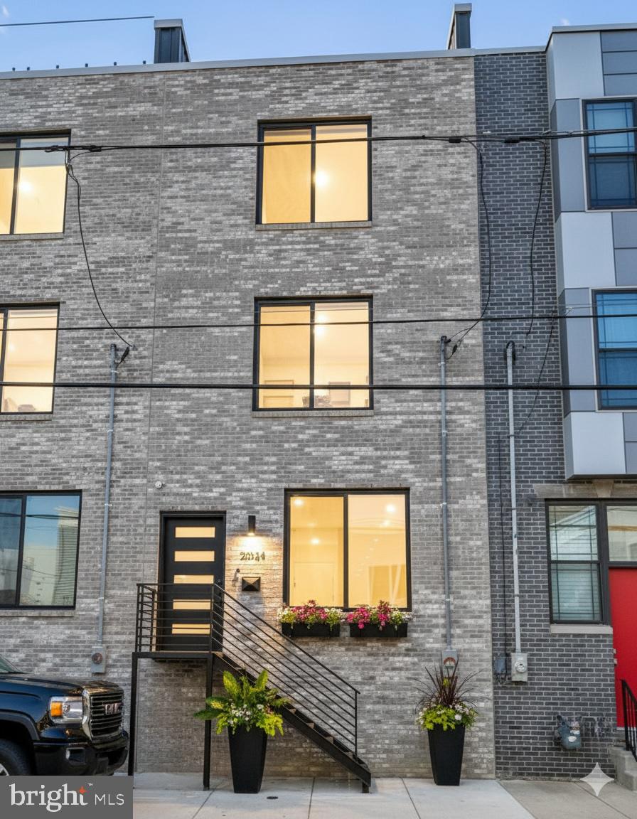 2034 Reed Street Philadelphia, PA 19146 - Photo 4 of 55 Gallery Image 4