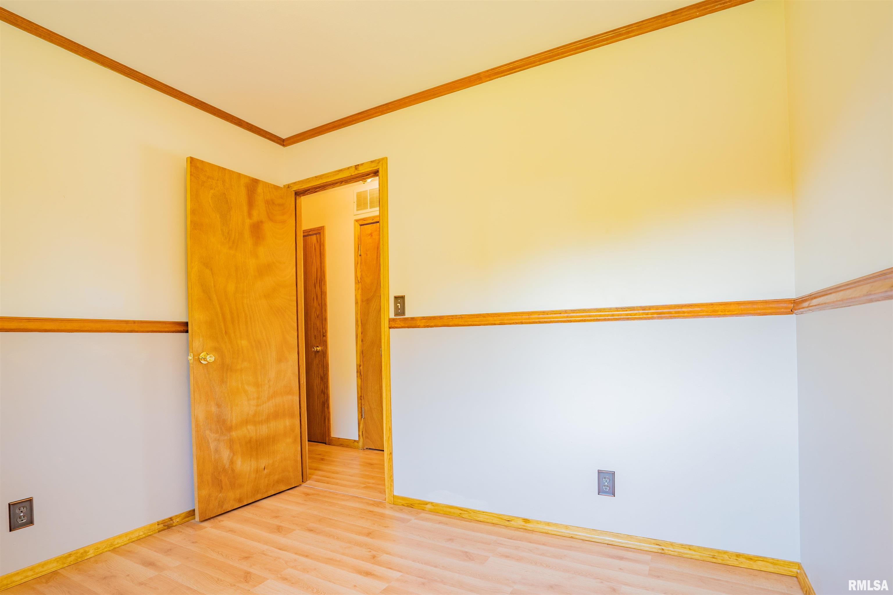 6606 North Randwick Road Peoria, IL 61615 - Photo 11 of 25 Gallery Image 11