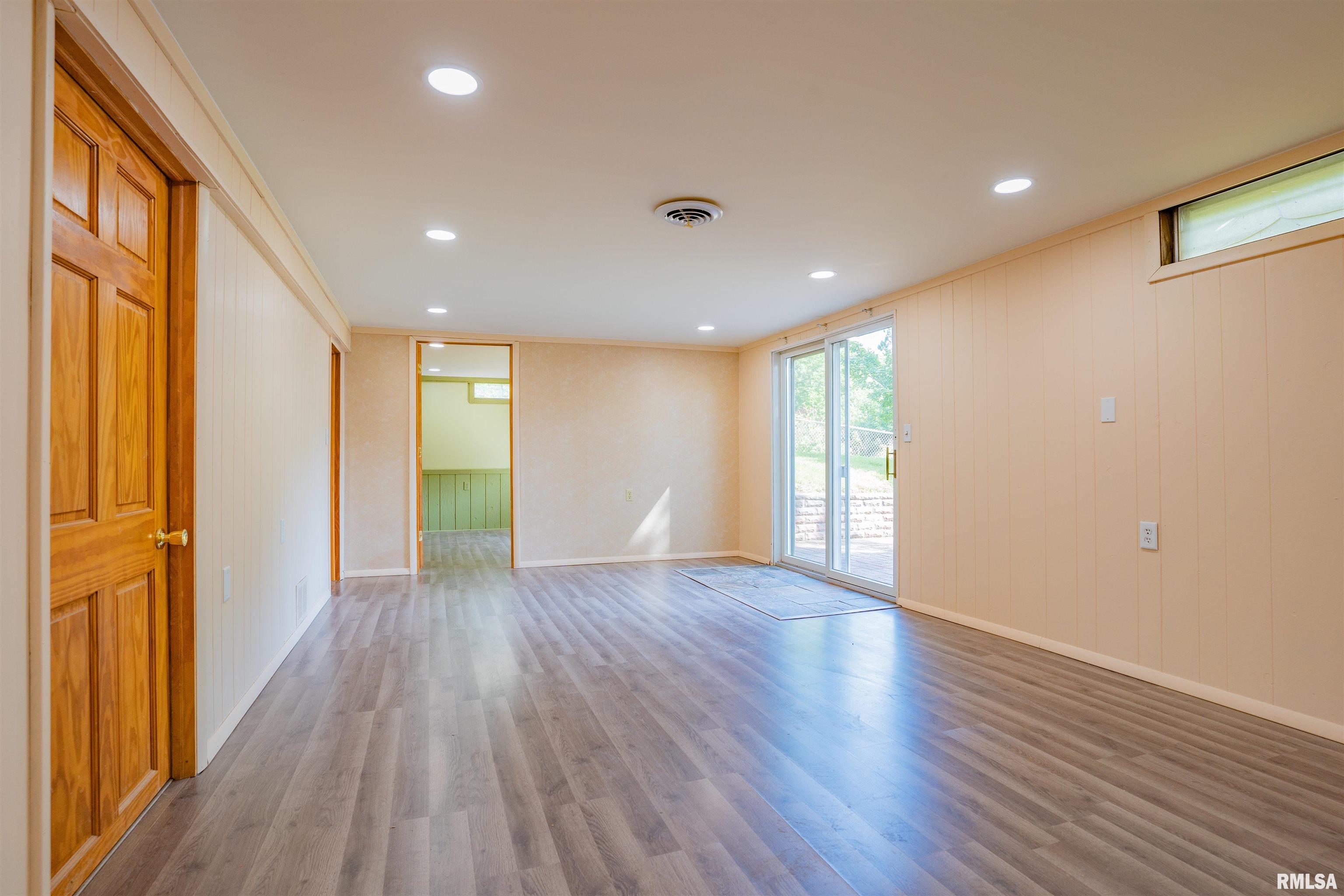 6606 North Randwick Road Peoria, IL 61615 - Photo 14 of 25 Gallery Image 14