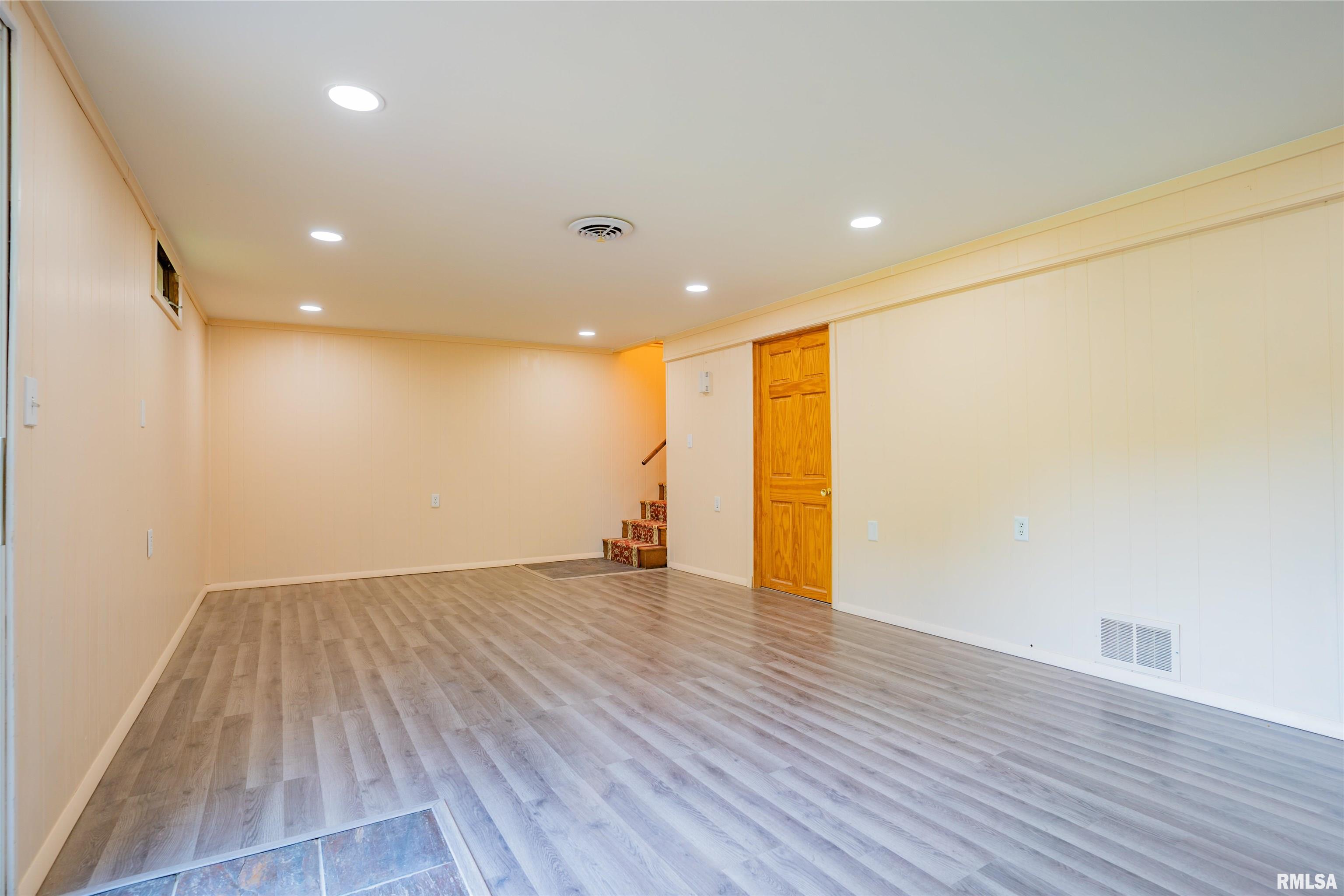 6606 North Randwick Road Peoria, IL 61615 - Photo 15 of 25 Gallery Image 15