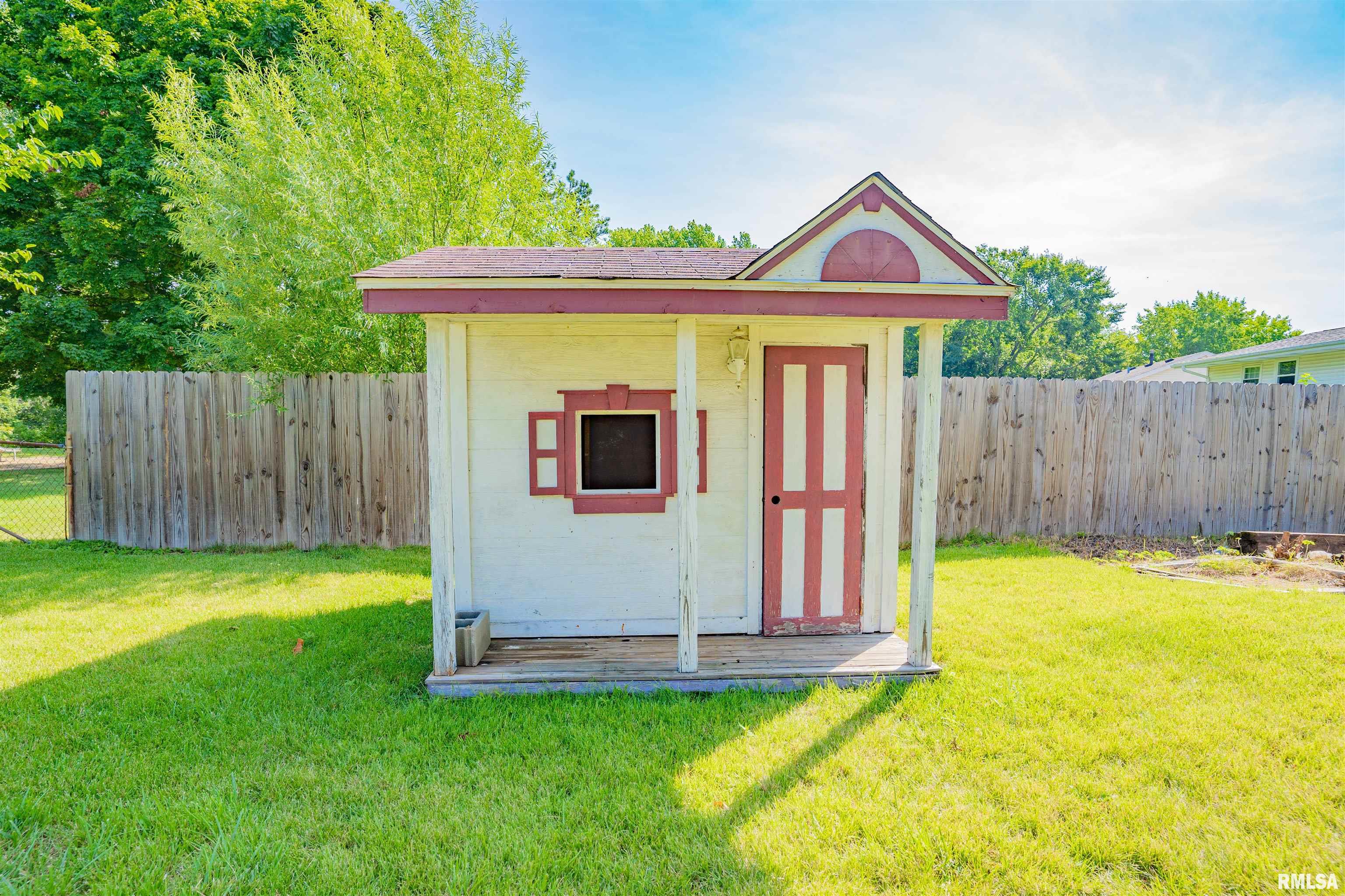 6606 North Randwick Road Peoria, IL 61615 - Photo 21 of 25 Gallery Image 21