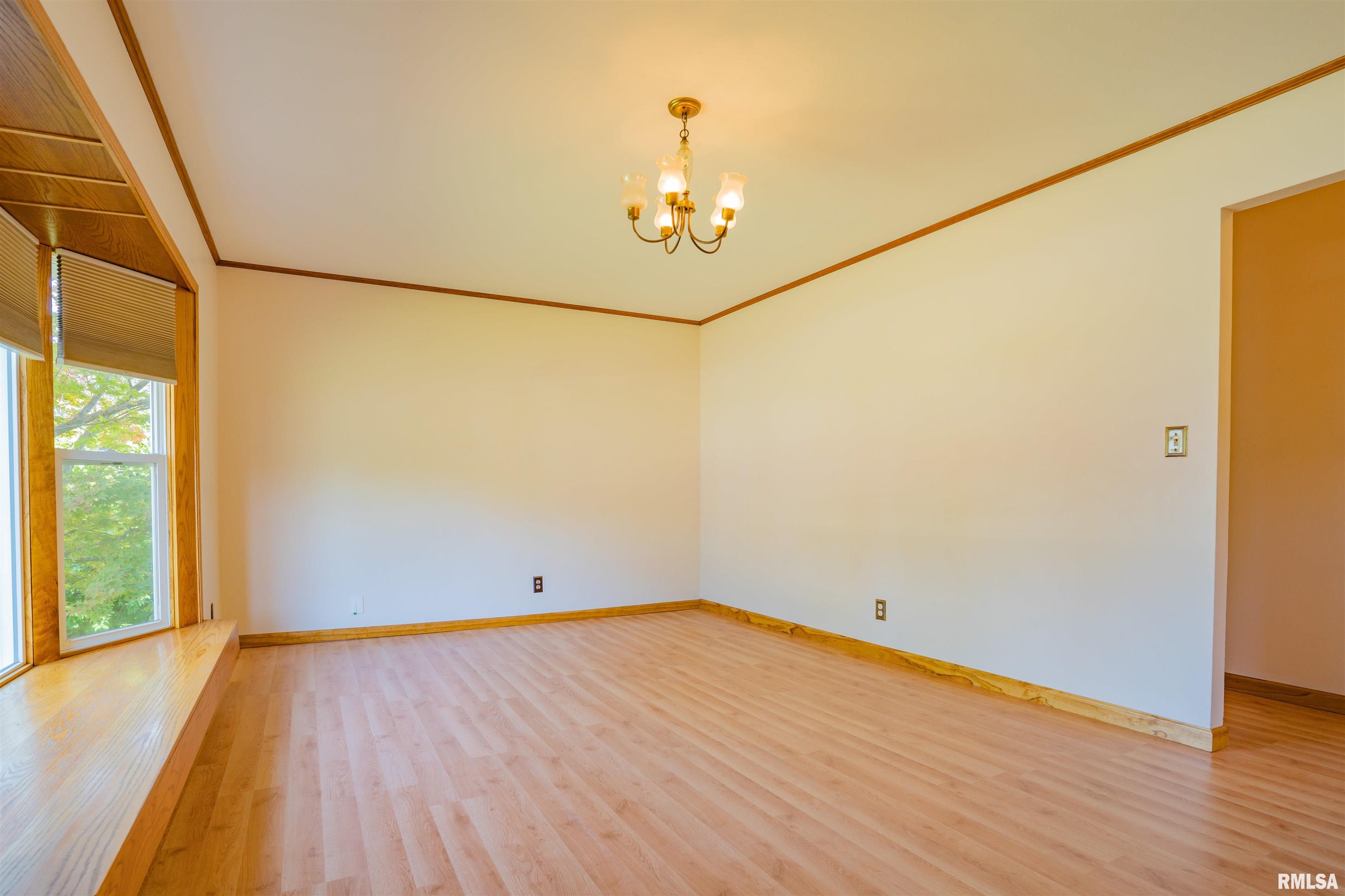 6606 North Randwick Road Peoria, IL 61615 - Photo 3 of 25 Gallery Image 3