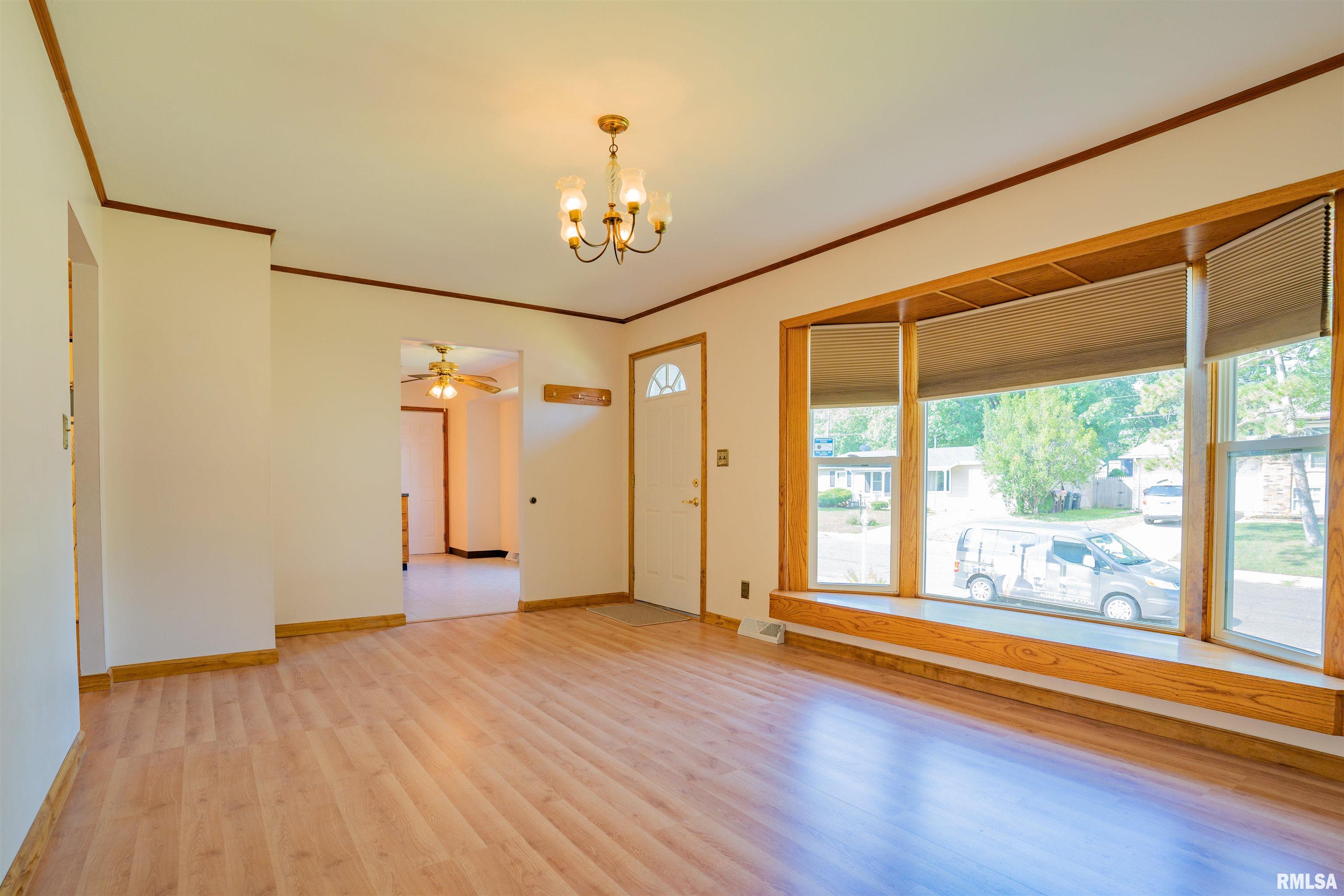 6606 North Randwick Road Peoria, IL 61615 - Photo 4 of 25 Gallery Image 4