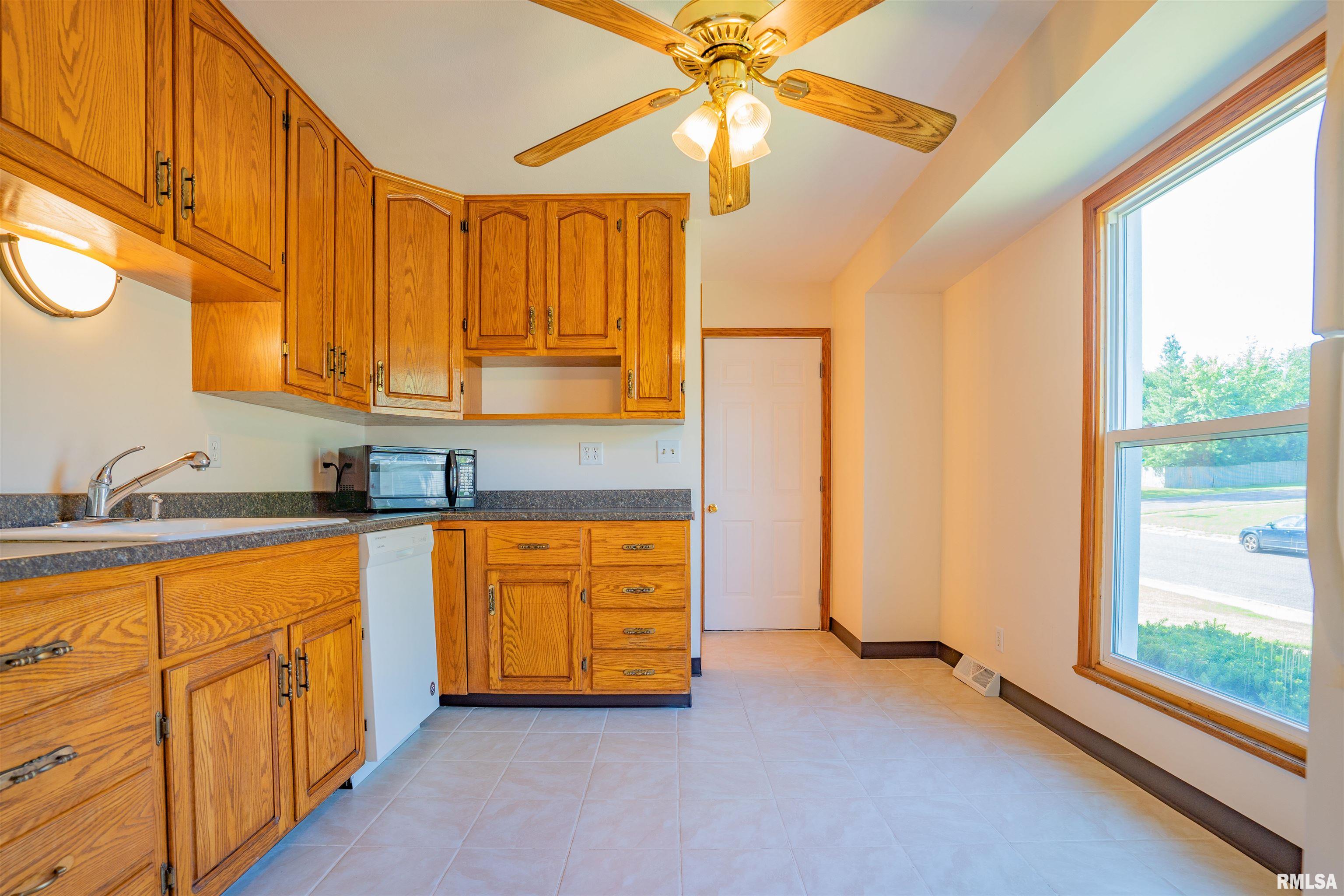 6606 North Randwick Road Peoria, IL 61615 - Photo 5 of 25 Gallery Image 5