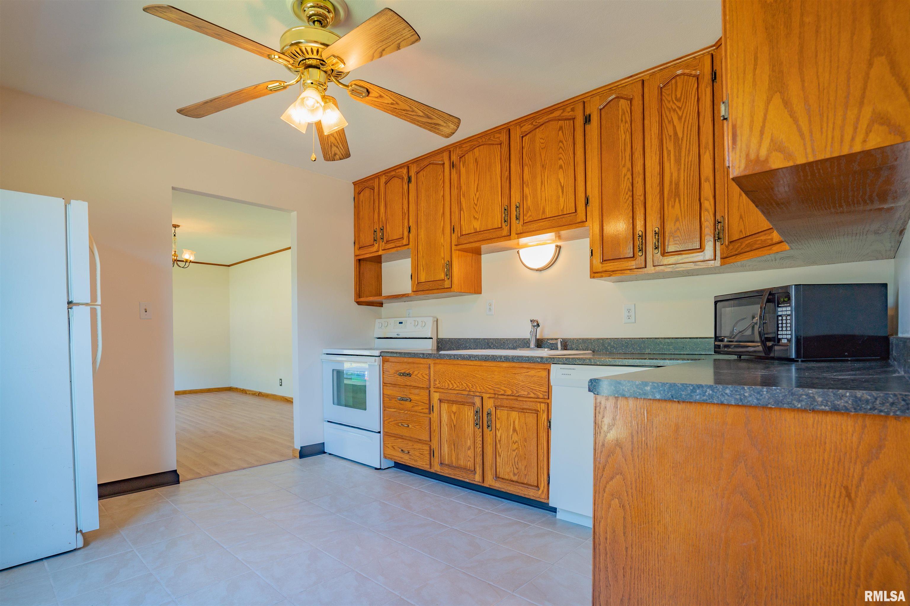 6606 North Randwick Road Peoria, IL 61615 - Photo 6 of 25 Gallery Image 6